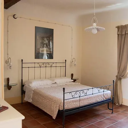 Il Giarolo B&B 카메리아노