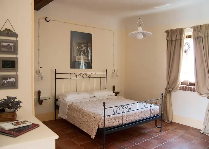 Il Giarolo B&B 카메리아노